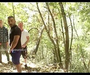 Paar der schwule Gefangen in die Wald